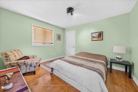 Photo 20 at 96 Townsgate Drive, Yorkhill, Vaughan