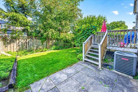 Photo 24 at 96 Townsgate Drive, Yorkhill, Vaughan