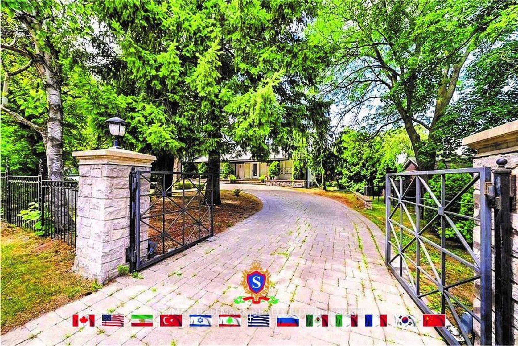 318 Centre Street, Uplands, Vaughan photo number 2