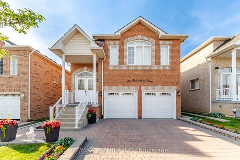 Photo 2 at 137 Blackthorn Drive, Maple, Vaughan
