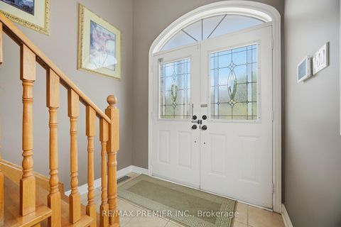 Photo 3 at 137 Blackthorn Drive, Maple, Vaughan
