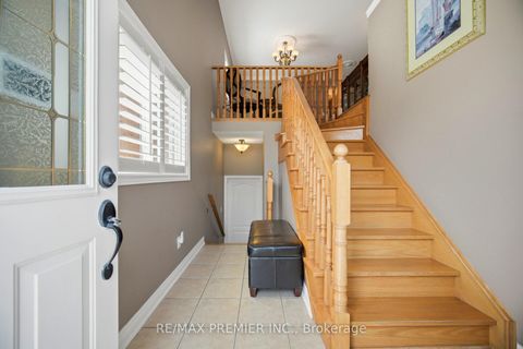 Photo 4 at 137 Blackthorn Drive, Maple, Vaughan