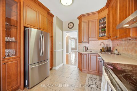 Photo 9 at 137 Blackthorn Drive, Maple, Vaughan