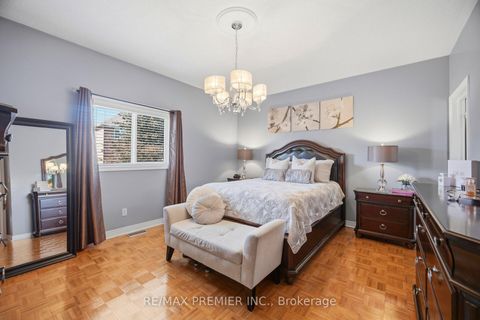 Photo 14 at 137 Blackthorn Drive, Maple, Vaughan