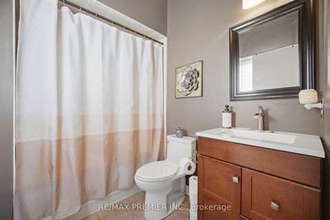 Photo 16 at 137 Blackthorn Drive, Maple, Vaughan