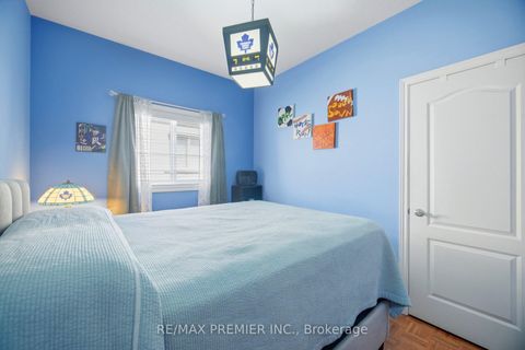 Photo 17 at 137 Blackthorn Drive, Maple, Vaughan