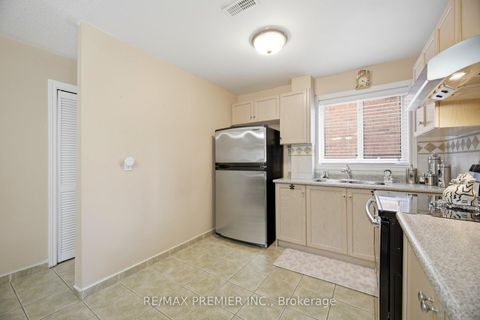 Photo 27 at 137 Blackthorn Drive, Maple, Vaughan