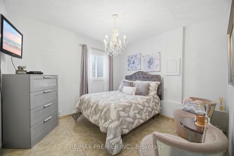 Photo 30 at 137 Blackthorn Drive, Maple, Vaughan