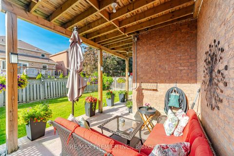 Photo 31 at 137 Blackthorn Drive, Maple, Vaughan