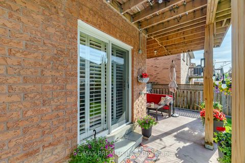 Photo 36 at 137 Blackthorn Drive, Maple, Vaughan