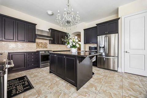 Photo 16 at 39 Harley Drive, Vellore Village, Vaughan