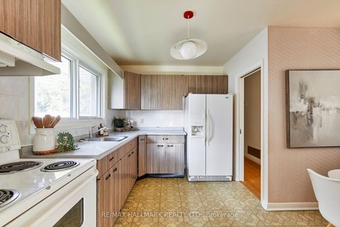 Photo 4 at 5 Mere Court, Victoria Village, Toronto