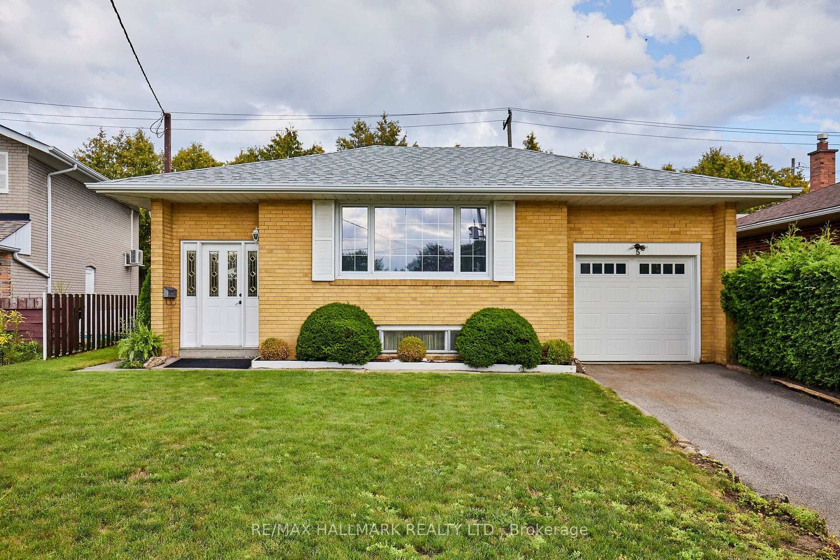 5 Mere Court, Victoria Village, Toronto 