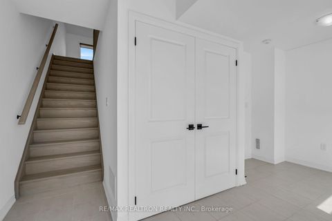 Photo 3 at 59 Fairlane Avenue, Painswick South, Barrie