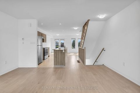 Photo 9 at 59 Fairlane Avenue, Painswick South, Barrie