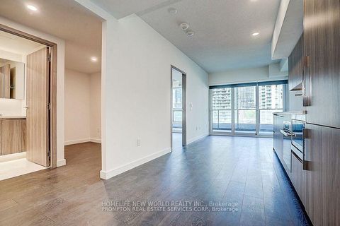 Photo 4 at 538 - 1 Concord Cityplace Way, Waterfront Communities C1, Toronto