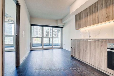 Photo 8 at 538 - 1 Concord Cityplace Way, Waterfront Communities C1, Toronto