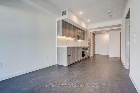 Photo 11 at 538 - 1 Concord Cityplace Way, Waterfront Communities C1, Toronto