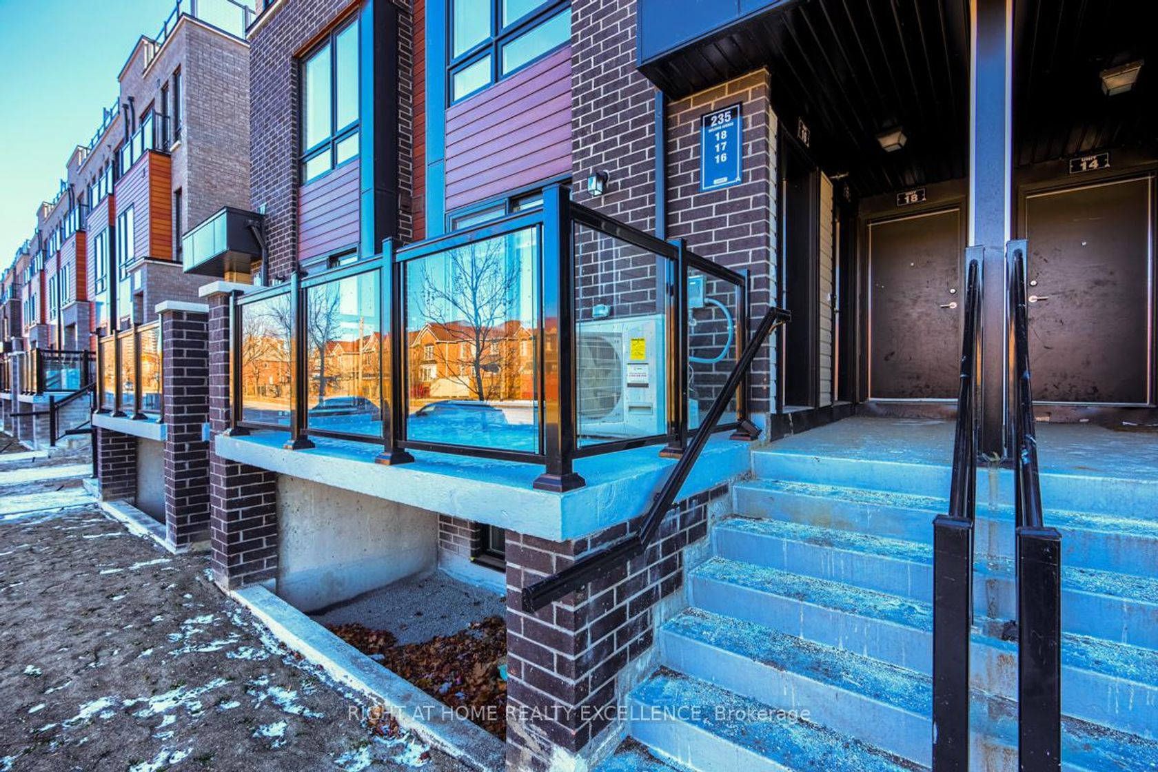 16 - 235 Mclevin Avenue E, Malvern, Toronto 