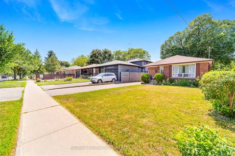 Photo 2 at 764 Brimley Road, Bendale, Toronto