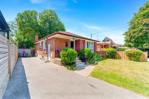 Photo 3 at 764 Brimley Road, Bendale, Toronto