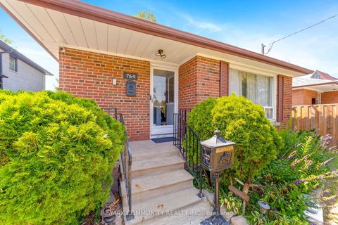 Photo 4 at 764 Brimley Road, Bendale, Toronto