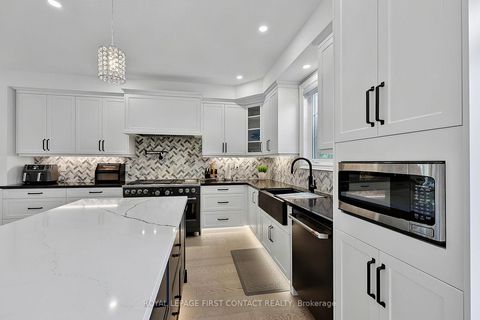 Photo 12 at 36 Regalia Way, Shore, Barrie