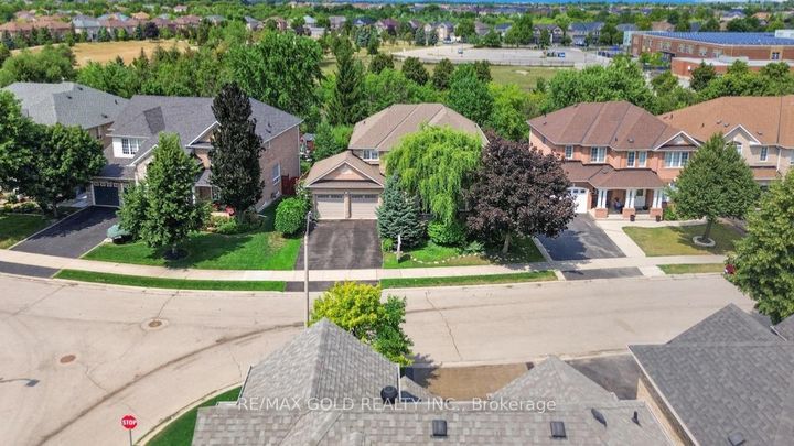 Photo 1 at 40 Maldives Crescent, Vales of Castlemore, Brampton