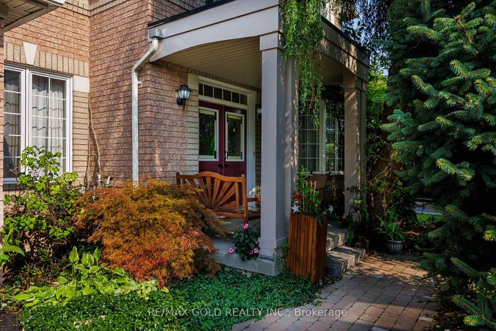Photo 4 at 40 Maldives Crescent, Vales of Castlemore, Brampton