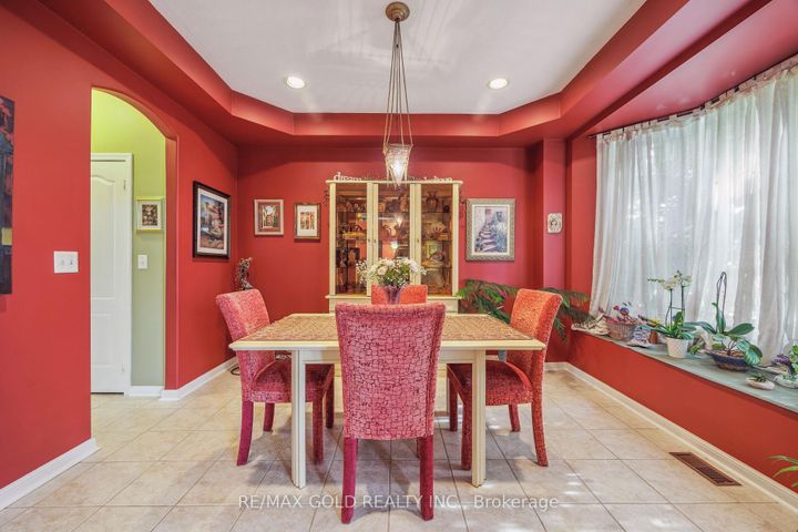 Photo 6 at 40 Maldives Crescent, Vales of Castlemore, Brampton