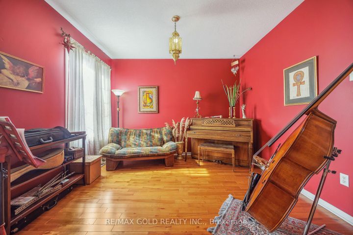 Photo 7 at 40 Maldives Crescent, Vales of Castlemore, Brampton