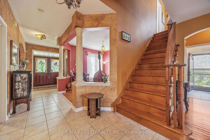 Photo 8 at 40 Maldives Crescent, Vales of Castlemore, Brampton