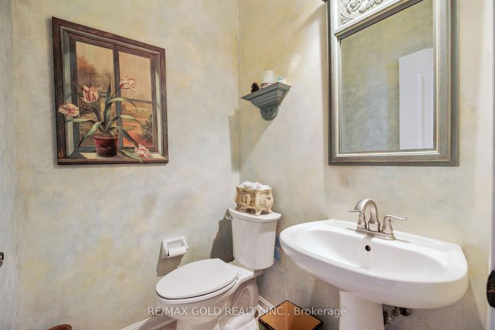 Photo 9 at 40 Maldives Crescent, Vales of Castlemore, Brampton
