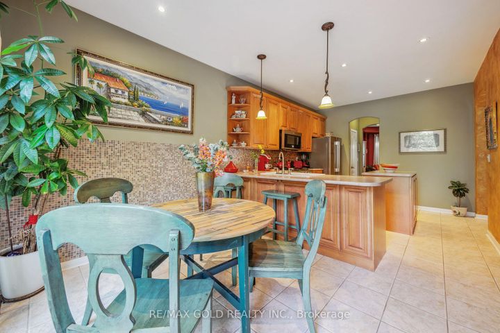 Photo 14 at 40 Maldives Crescent, Vales of Castlemore, Brampton