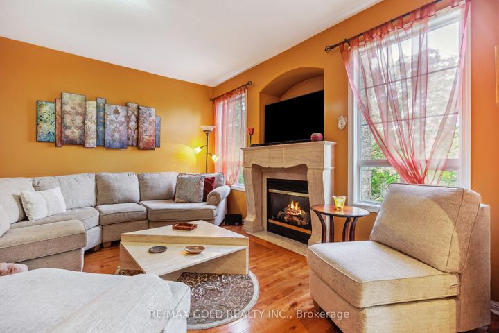 Photo 17 at 40 Maldives Crescent, Vales of Castlemore, Brampton