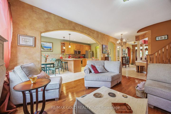 Photo 19 at 40 Maldives Crescent, Vales of Castlemore, Brampton