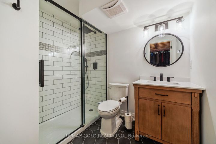 Photo 23 at 40 Maldives Crescent, Vales of Castlemore, Brampton