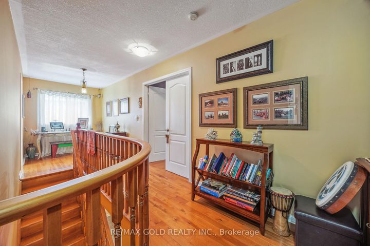 Photo 24 at 40 Maldives Crescent, Vales of Castlemore, Brampton