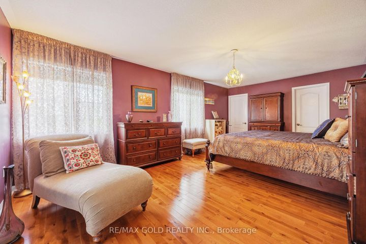 Photo 25 at 40 Maldives Crescent, Vales of Castlemore, Brampton
