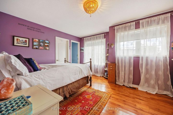 Photo 26 at 40 Maldives Crescent, Vales of Castlemore, Brampton