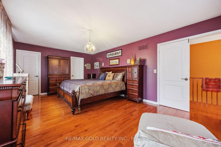 Photo 27 at 40 Maldives Crescent, Vales of Castlemore, Brampton