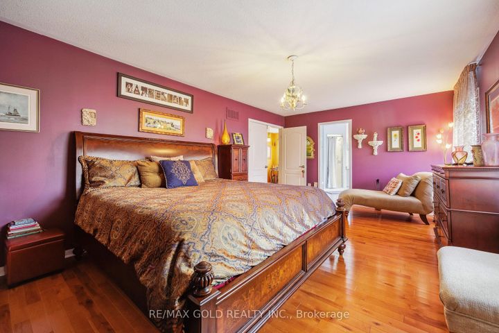 Photo 28 at 40 Maldives Crescent, Vales of Castlemore, Brampton