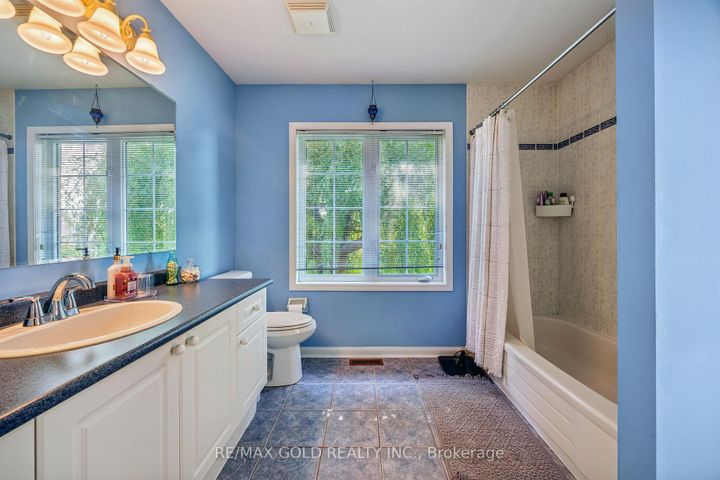 Photo 29 at 40 Maldives Crescent, Vales of Castlemore, Brampton
