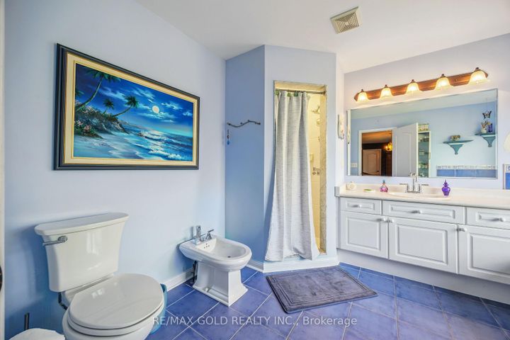 Photo 30 at 40 Maldives Crescent, Vales of Castlemore, Brampton