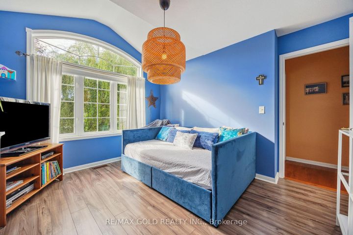 Photo 32 at 40 Maldives Crescent, Vales of Castlemore, Brampton