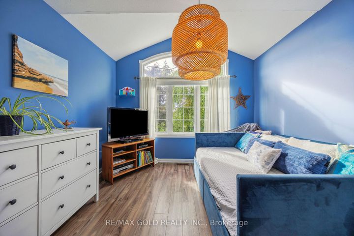 Photo 33 at 40 Maldives Crescent, Vales of Castlemore, Brampton