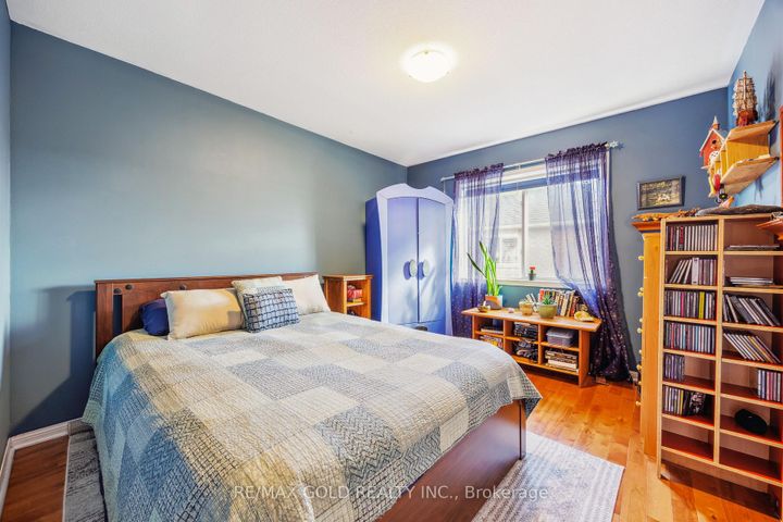 Photo 34 at 40 Maldives Crescent, Vales of Castlemore, Brampton