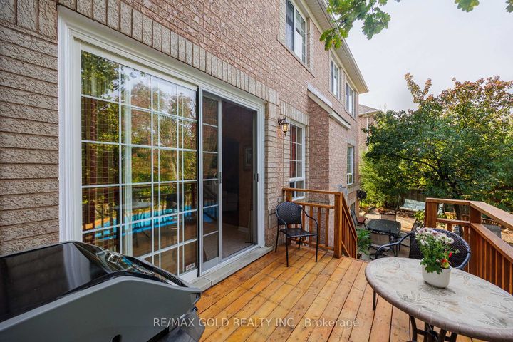 Photo 35 at 40 Maldives Crescent, Vales of Castlemore, Brampton