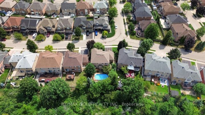 Photo 42 at 40 Maldives Crescent, Vales of Castlemore, Brampton
