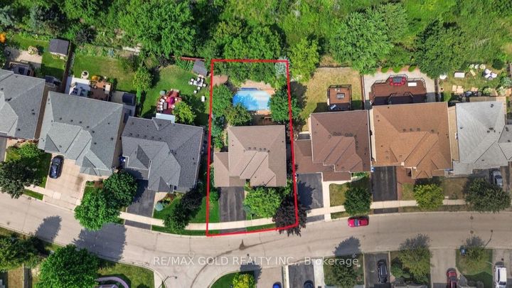 Photo 44 at 40 Maldives Crescent, Vales of Castlemore, Brampton